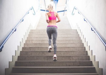 Ученые узнали, сколько шагов по лестнице снижают риск болезни сердца на 20%
