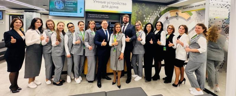В Новом Уренгое открылся обновленный офис Сбера