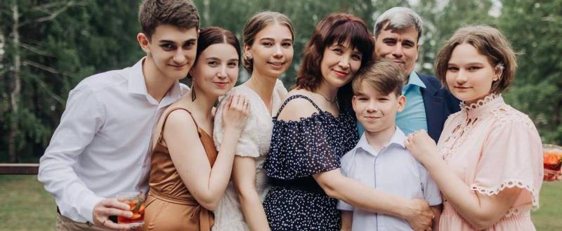 Семья Щербининых из Нового Уренгоя удостоена ордена «Родительская слава»